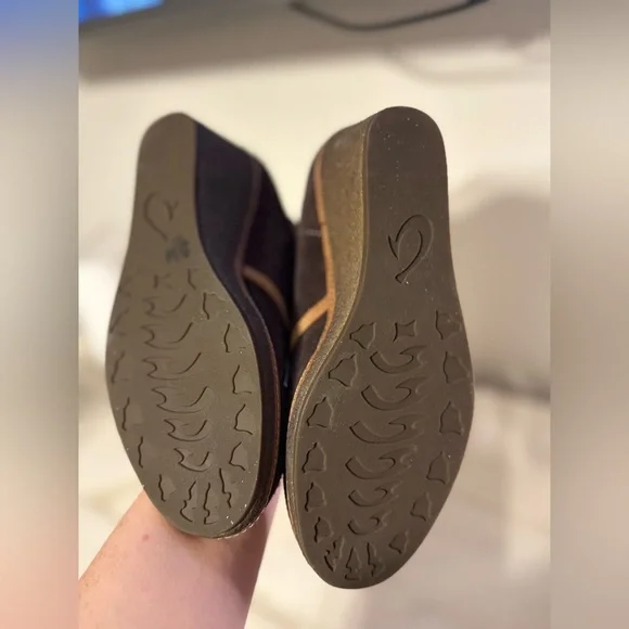 Olukai Wali Suede - Women's Comfort Wedge size 7.5 in brown - Picture 9 of 9